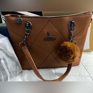 Band New !! Purse Beautiful !!